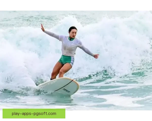 冲浪锦标赛：激情碰撞 浪花飞溅