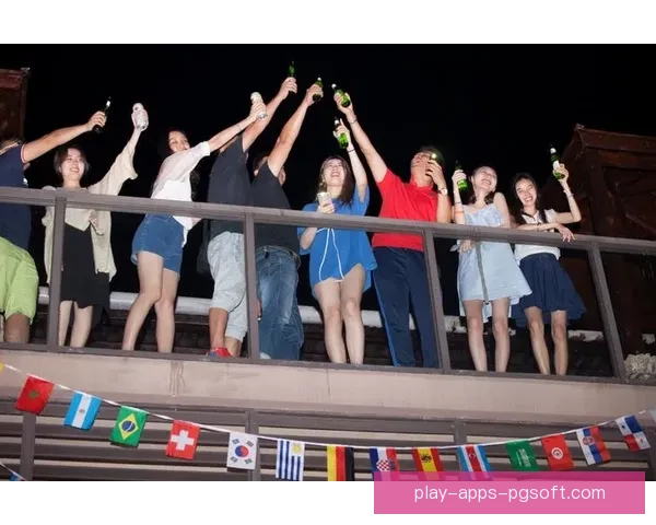 激情飞扬，竞逐泳池边